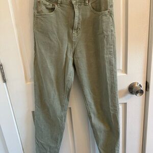 Green Straight Leg Jeans with High-Waisted Design